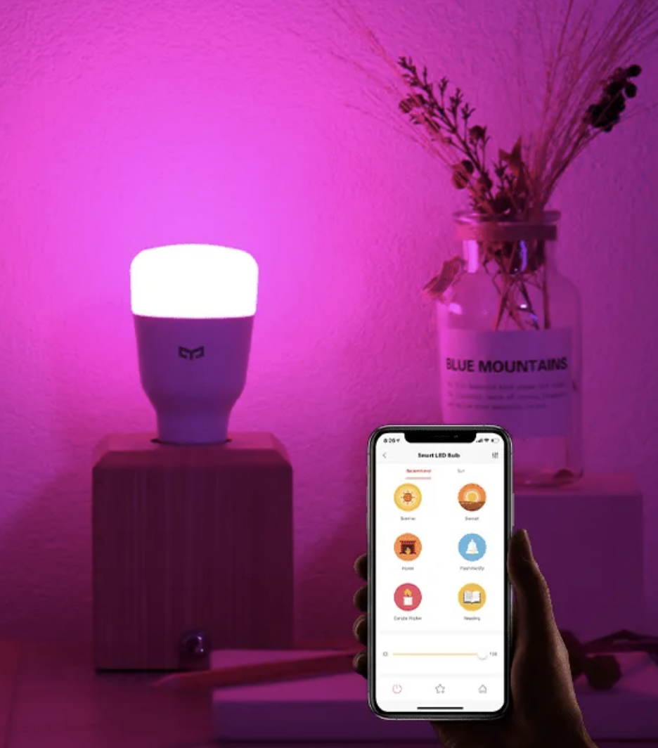 桌子上放了游戏机

低可信度描述已自动生成